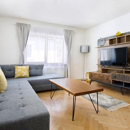 Aki Gray Apartment Brasov Luaran gambar