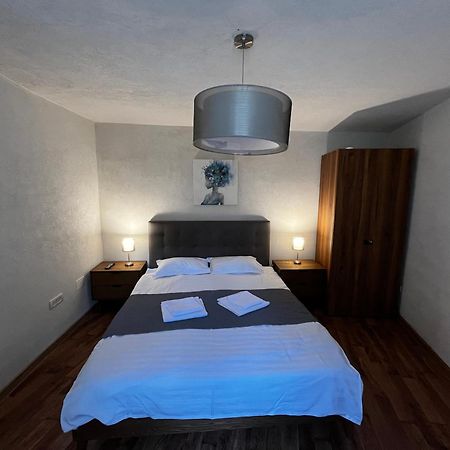 Aki Gray Apartment Brasov Luaran gambar