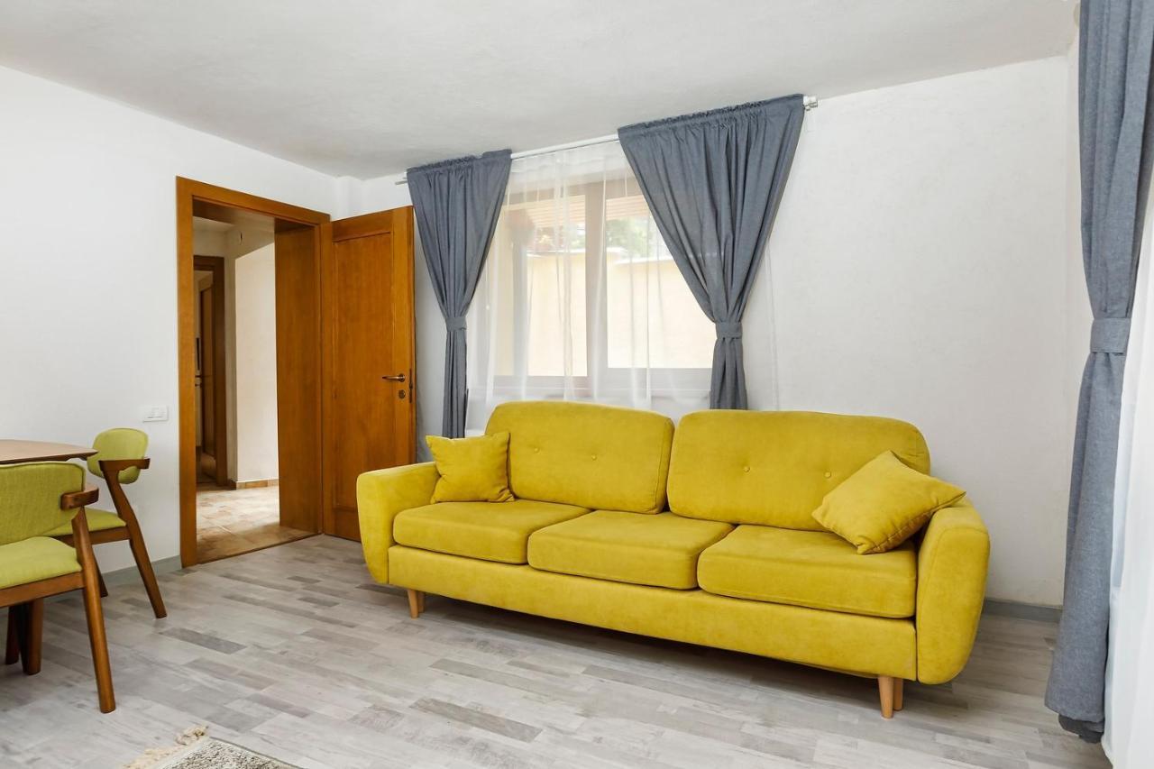 Aki Gray Apartment Brasov Luaran gambar