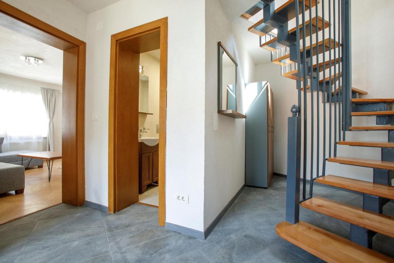 Aki Gray Apartment Brasov Luaran gambar