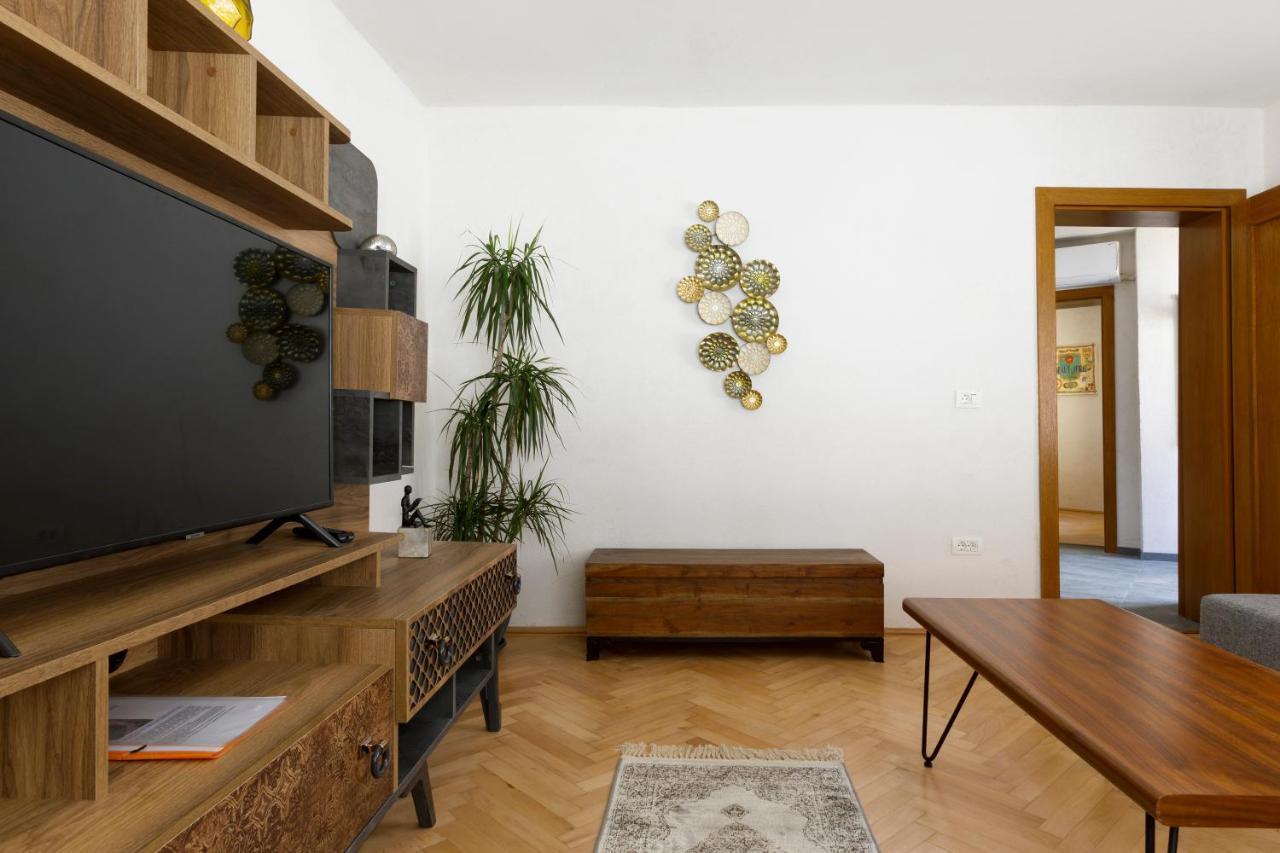 Aki Gray Apartment Brasov Luaran gambar