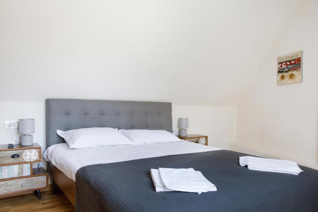 Aki Gray Apartment Brasov Luaran gambar