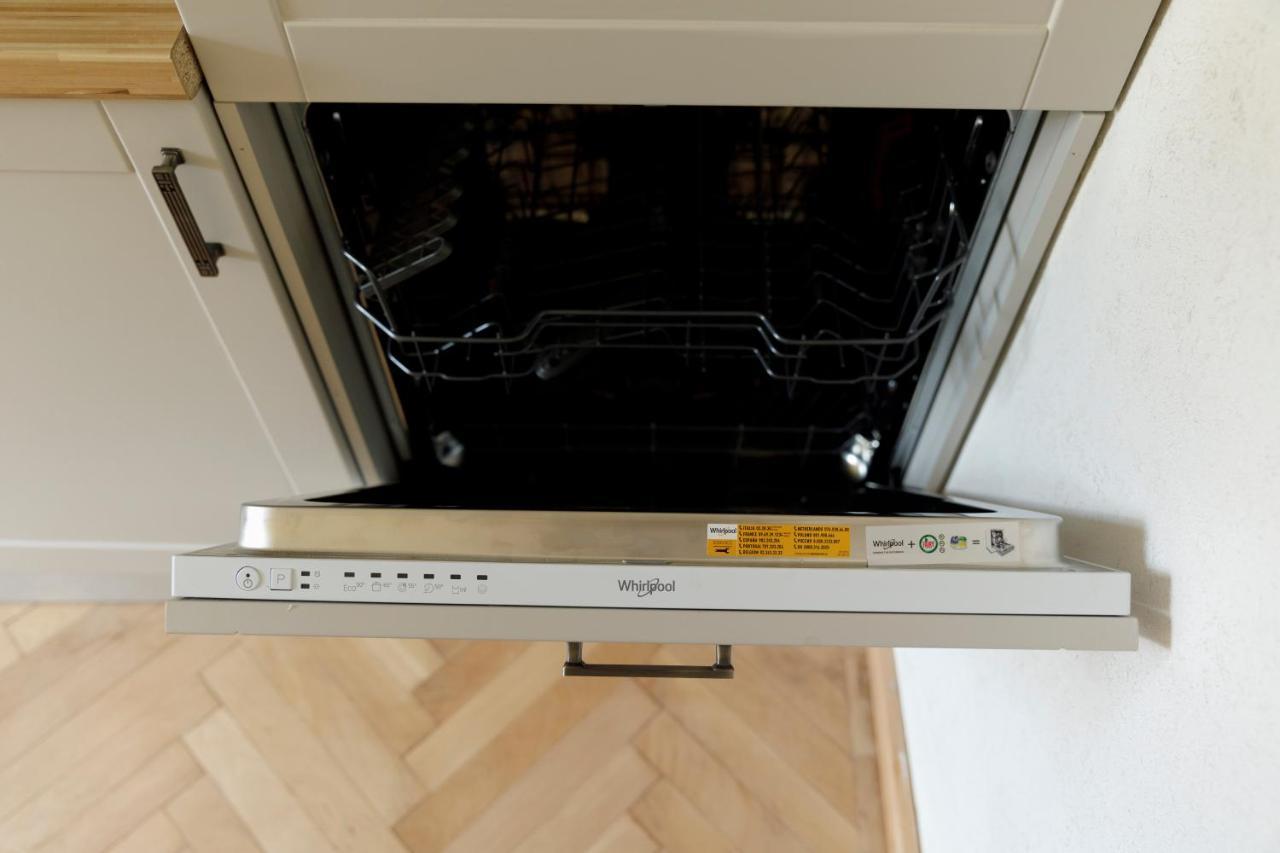 Aki Gray Apartment Brasov Luaran gambar