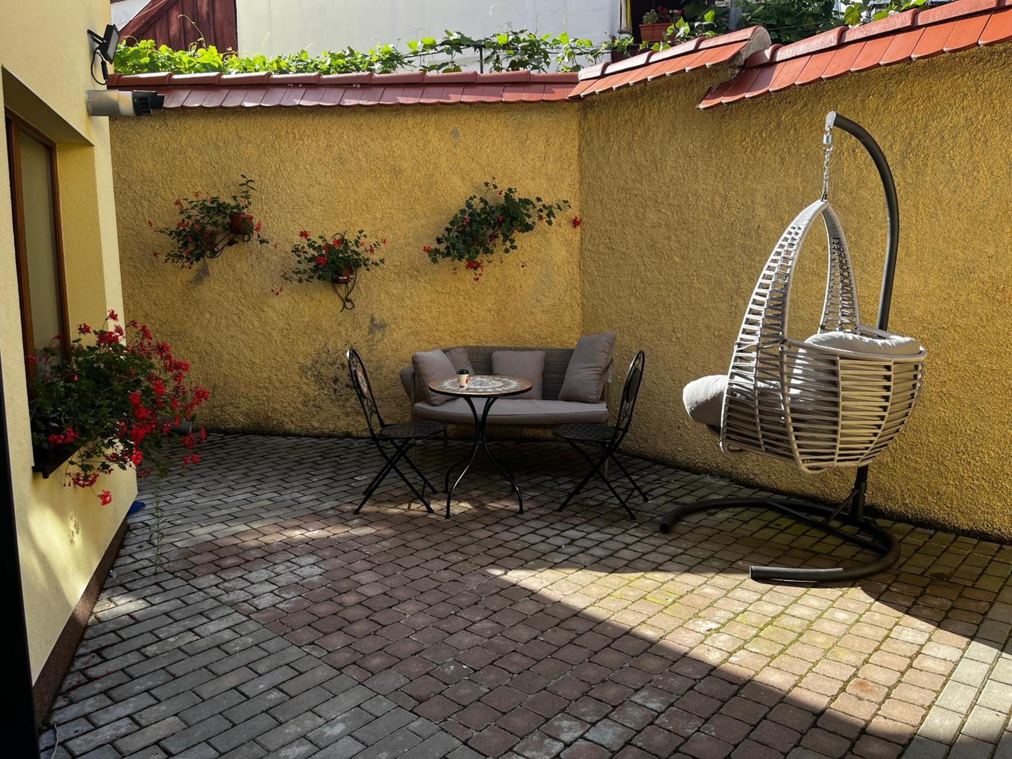 Aki Gray Apartment Brasov Luaran gambar
