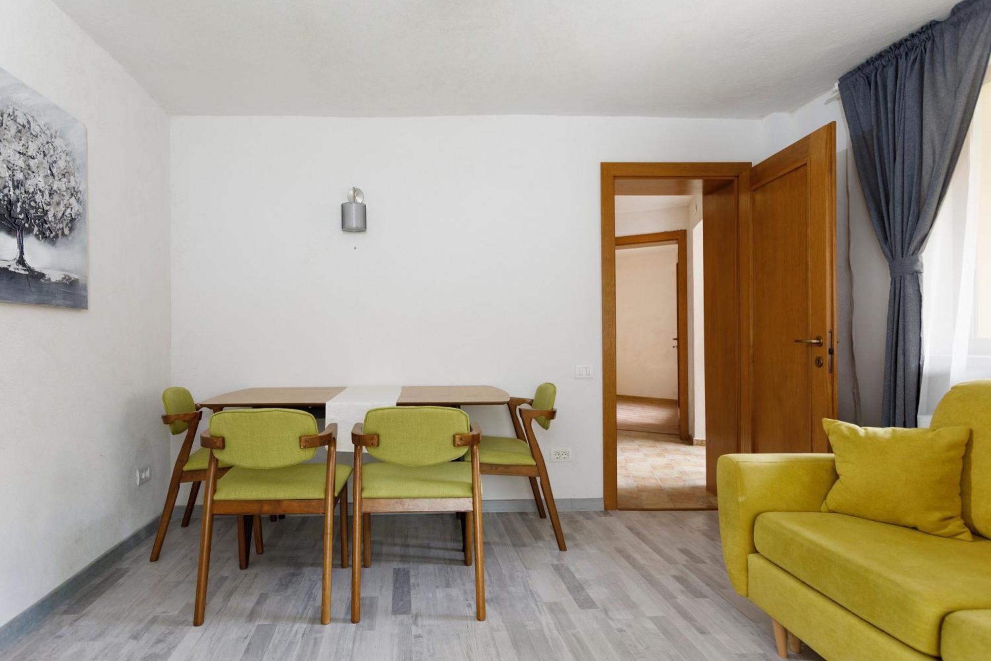Aki Gray Apartment Brasov Luaran gambar