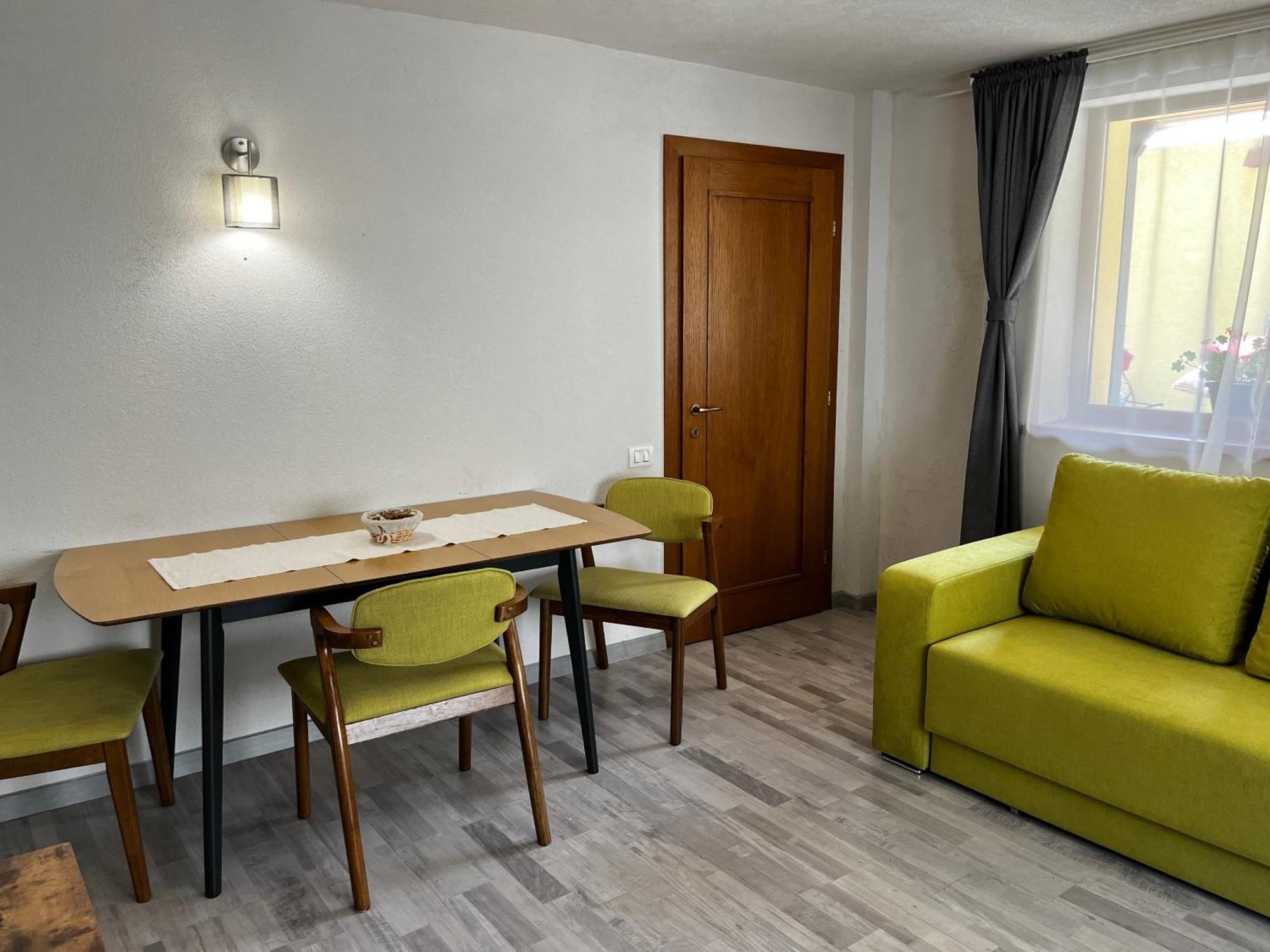Aki Gray Apartment Brasov Luaran gambar