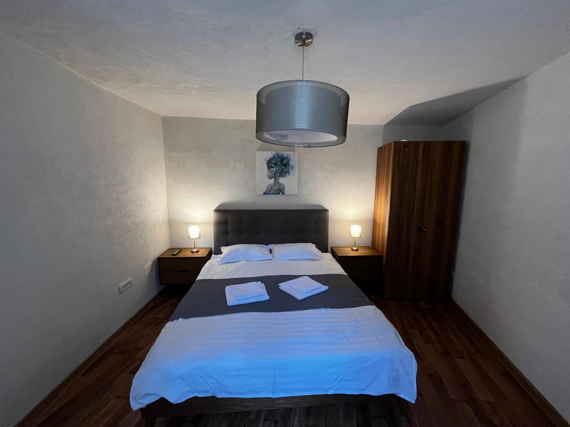 Aki Gray Apartment Brasov Luaran gambar